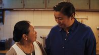 In the Nguyen Kitchen – Verschieden und doch verbunden Mutter und Tochter Nguyen: Anh Tran-Nghia als Ma, Clotilde Chevalier als Yvonne Nguyen