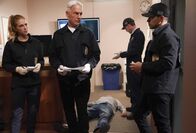 Navy CIS – v.l.n.r.) Eleanor Bishop (Emily Wickersham); Leroy Jethro Gibbs (Mark Harmon); Nick Torres (Wilmer Valderrama)