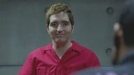 MacGyver – Kann der gefährliche Auftragskiller Murdoc (David Dastmalchian) der Phoenix Fundation helfen, einen Maulwurf in der U.S.-Regierung zu finden? Oder spielt er nur Spielchen?; Kann der gefährliche Auftragskiller Murdoc (David Dastmalchian) der Phoenix Fundation helfen, einen Maulwurf in der U.S.-Regierung zu finden? Oder spielt er nur Spielchen?