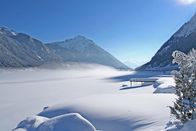 Bergwelten – Die einmalige Landschaft an Tirols größtem See spricht für sich: Schneebedeckte Gipfel und eine weiße Glitzerlandschaft, die puren Winterzauber verspricht.