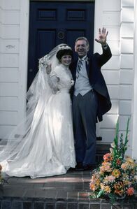 Quincy – Quincy (Jack Klugman, r.) und Emily (Anita Gillette, l.) geben sich endlich das Ja-Wort.