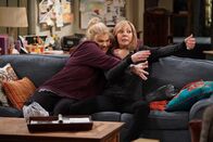 Mom – Kristen Johnston (Tammy), Allison Janney (Bonnie).