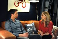 Rote Rosen – ARD ROTE ROSEN FOLGE 1708 Uhr im ERSTEN. Ole (Patrik Fichte, l.) ist wütend, weil Lisa (Daniela Wutte, r.) ihm das Doping-Geständnis ihres ehemaligen Trainers verheimlicht hat.