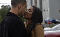 Star – Derek (Quincy Brown, l.); Alexandra (Ryan Destiny, r.)