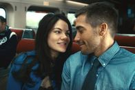 Source Code – Christina Warren (Michelle Monaghan) und Colter Stevens (Jake Gyllenhaal) kommen sich näher.