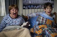 Gregs Tagebuch 2: Gibt's Probleme? – Ein Jahr älter und an Erfahrungen reicher, sollte man meinen. Doch für Greg (Zachary Gordon, r.) und seinem besten Freund Rowley (Robert Capron, l.) häufen sich die Probleme kurz vor Schulbeginn erneut ...