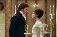 Stolz & Vorurteil – Trotz ihrer offenkundigen Abneigung können sich Elizabeth (Keira Knightley) und Mr. Darcy (Matthew Macfadyen) ihrer Faszination füreinander nicht entziehen.