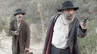 Bone Tomahawk – v.li.: Purvis (David Arquette), Buddy (Sid Haig)