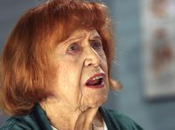In aller Freundschaft – MDR Fernsehen IN ALLER FREUNDSCHAFT FOLGE 225, "Vergesslichkeiten" Uhr. Brigitte Mira in der Rolle der Patientin Maria Herrmann.