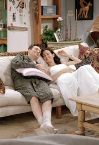 Friends – Chandler Bing (Matthew Perry, l.); Monica Geller (Courteney Cox, r.)