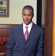 Gilmore Girls – (3. Staffel) - Noch ahnt Michel (Yanic Truesdale) nicht, was alles auf ihn zukommen wird ...