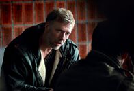 Der Hypnotiseur – Durch die Ermittlungen gerät Erik Maria Bark (Mikael Persbrandt) selbst in Gefahr.