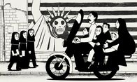 Persepolis – Das arrangieren mit dem neuen Alltag birgt für Marji und ihre Freundinnen zu Anfang oft auch komische Momente.