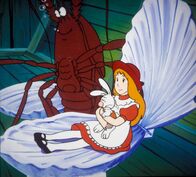Alice im Wunderland – Alice durfte auf dem Ehrensitz Platz nehmen. Von hier aus schaut sie dem berühmten Hummertanz zu.