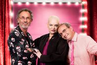 Genial daneben – Hugo Egon Balder (l.) stellt die Fragen der Zuschauer bei "Genial daneben". Beantwortet werden diese von Hella von Sinnen (M.), Wigald Boning (r.) und wechselnden Top-Comedians Deutschlands ...