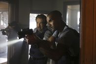 Criminal Minds – Ein Serientäter treibt in Atlanta sein Unwesen. Rossi (Joe Mantegna, M.) und Derek (Shemar Moore, r.) setzten ihr eigenes Leben aufs Spiel um den Täter zu fassen, bevor es ein neues Opfer gibt ...