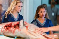 The Good Doctor – (v.li.): Fiona Gubelmann (Dr. Morgan Reznick), Antonia Thomas (Dr. Claire Browne).