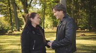 Rote Rosen – Nach einem langen Hin und Her gestehen sich Tina (Katja Frenzel) und Ben (Hakim-Michael Meziani) glücklich, dass sie nicht mehr ohne einander sein wollen!