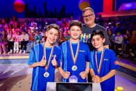 1, 2 oder 3 – Das blaue Team aus Berlin/Deutschland hatte viel Spaß bei der Aufzeichnung.