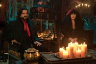 What We Do in the Shadows – Laszlo (Matt Berry, l.); Nadja (Natasia Demetriou, r.)