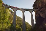 Einstein – Glacier Express auf dem Landwasserviadukt