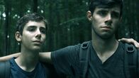The Long Dark Trail – v.li.: Jacob (Brady O'Donnell), Henry (Carter O'Donnell)