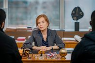 Falsche Versprechen – Clémence Collombet (Isabelle Huppert) ist für ihre Gemeinde eine engagierte Bürgermeisterin.