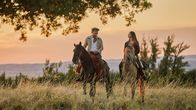 Maxima – Maxima (Delfina Chaves) muss die schönen Erinnerungen an ihre Kindheit und die Rolle ihres Vaters (Daniel Freire) hinterfragen.