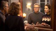 Fast perfekte Weihnachten – Weihnachten mal anders: Vincent Barand (Franck Dubosc, li.) überredet seine Frau Béatrice (Emmanuelle Devos, re.) zu einem Akt christlicher Nächstenliebe.