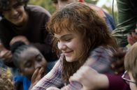 Dalva – Mit der Zeit lernt Dalva (Zelda Samson, Mi.), sich nicht nur im Pflegeheim, sondern auch in der Schule unter anderen Kindern wohlzufühlen.