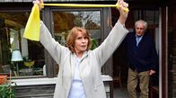 Weißt du noch – Keine Angst vorm Älterwerden: Marianne (Senta Berger, li.) hält sich fit!