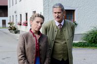 Vier Frauen und ein Todesfall – Martina Poel (Sabine), Georges Kern (Pepperl Nothdurfter).