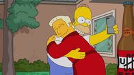 Die Simpsons – Homer (l.); Duffman (r.)