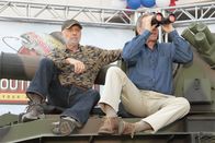 Last Man Standing – Von dem Geld, dass Mike (Tim Allen, r.) von seiner Schwägerin zurückgezahlt bekommen hat, erfüllt er sich einen lang gehegten Traum. Noch erntet er von seinem Chef Ed (Hector Elizondo, l.) dafür Anerkennung.