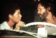 Convoy – Melissa (Ali MacGraw, l.) und der Trucker "Rubber Duck" (Kris Kristofferson, r.).
