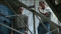 Tatort – Mithäftlinge: Mörder Markus Graf (Florian Bartholomäi, l) und Gangsterboss Tomek Kodra (Murathan Muslu, r).