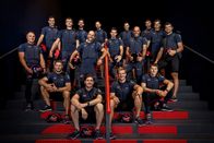 Der America's Cup - Das Ringen um die älteste Sporttrophäe der Welt – v.li.: Nicolas Charbonnier, Florian Trueb, Arthur Cevey, Bryan Mettraux, Lucien Cujean, Arnaud Psarofaghis, Nils Theuninck, Nico Stahlberg, Maxime Bachelin, Barnabe Delarze, Paul Jacquot, Yves Detrey, Franco Noti, Nicolas Rolaz, Thery Schir und Augustin Maillefer aus der Schweiz und Alinghi Red Bull Racing posieren am 29. Juli 2024 in Barcelona, ​​Spanien, für ein Porträt.