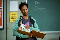 Community – Abed (Danny Pudi) überredet den Rest der Gruppe, an einem Kurs über Nicolas Cage teilzunehmen ...
