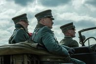 Babylon Berlin – (v.li.) Joachim Paul Assböck (Major Beck), Ernst Stötzner (Generalmajor Seegers).