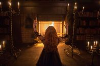 Salem – Nachdem der Hass in Anne (Tamzin Merchant) die Oberhand gewonnen hat, schreckt sie vor nichts und niemandem mehr zurück ...