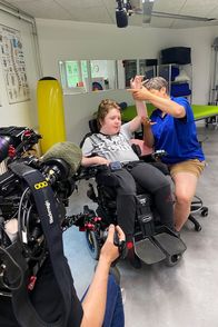 Mona mittendrin – Mona mittendrin Bei jungen, todkranken Männern Physiotherapie hilft dem 16jährige Bryan Bischof, die Symptome einzuschränken. 2022