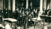 Der vergiftete Frieden – Die türkische Delegation unterschreibt im Pariser Vorort Sèvres 1920 den Friedensvertrag mit den Alliierten.