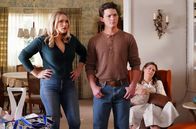 Young Sheldon – (v.l.n.r.) Mandy McAllister (Emily Osment); Georgie Cooper (Montana Jordan); Mary Cooper (Zoe Perry)