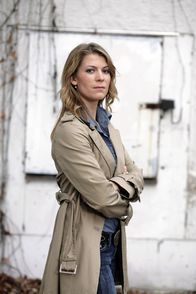 Lenßen & Partner – Für viele Menschen in Not sind Ingo Lenßen und sein Ermittler-Team (Katja Hansen) oft die letzte Hoffnung. Denn überall dort, wo die Polizei selbst nicht aktiv wird, bringen sich die Detektive ein. Dabei kann es auch um Taten gehen, die zwar laut Gesetz noch nicht strafbar sind, die Betroffenen jedoch oft in Verzweiflung stürzen ...