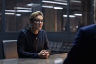 Alex Rider – Mrs. Jones (Vicky McClure) berät sich mit Datenanalysten der britischen Regierung – wie gefährlich ist die Scorpia-Botschaft für die nationale Sicherheit?