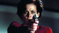 Copykill – Kann Helen Hudson (Sigourney Weaver) zu der Klärung des Falles beitragen?