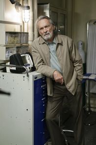Navy CIS – Hofft, dass Gibbs alles gut überstehen wird: Mike Franks (Muse Watson) ...