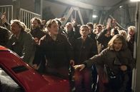 Weissensee – Grenzöffnung Bornholmer Strasse: Martin (Florian Lukas, M.r.) und Roman (Ferdinand Lehmann, M.l.) erleben die Nacht vom 9. auf den 10. November 1989 wie in Trance.