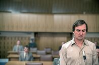 Nahschuss – Franz Walter (Lars Eidinger) muss sich vor Gericht für seinen Verrat am System verantworten.