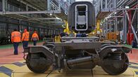 Große Inspektion – Das Drehgestell eines Sapsan-Wagens. Neun Jahre nach seiner Jungfernfahrt wird der High-Tech-Express erstmals komplett auseinandergenommen. Kein Detail darf den Technikern dabei entgehen.